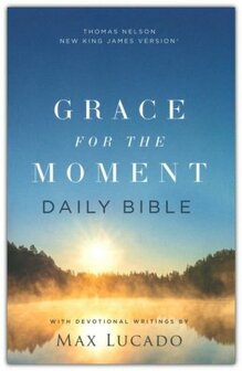  NKJV, Grace for the Moment Daily Bible, Hardcover, Comfort Print (Hardback)